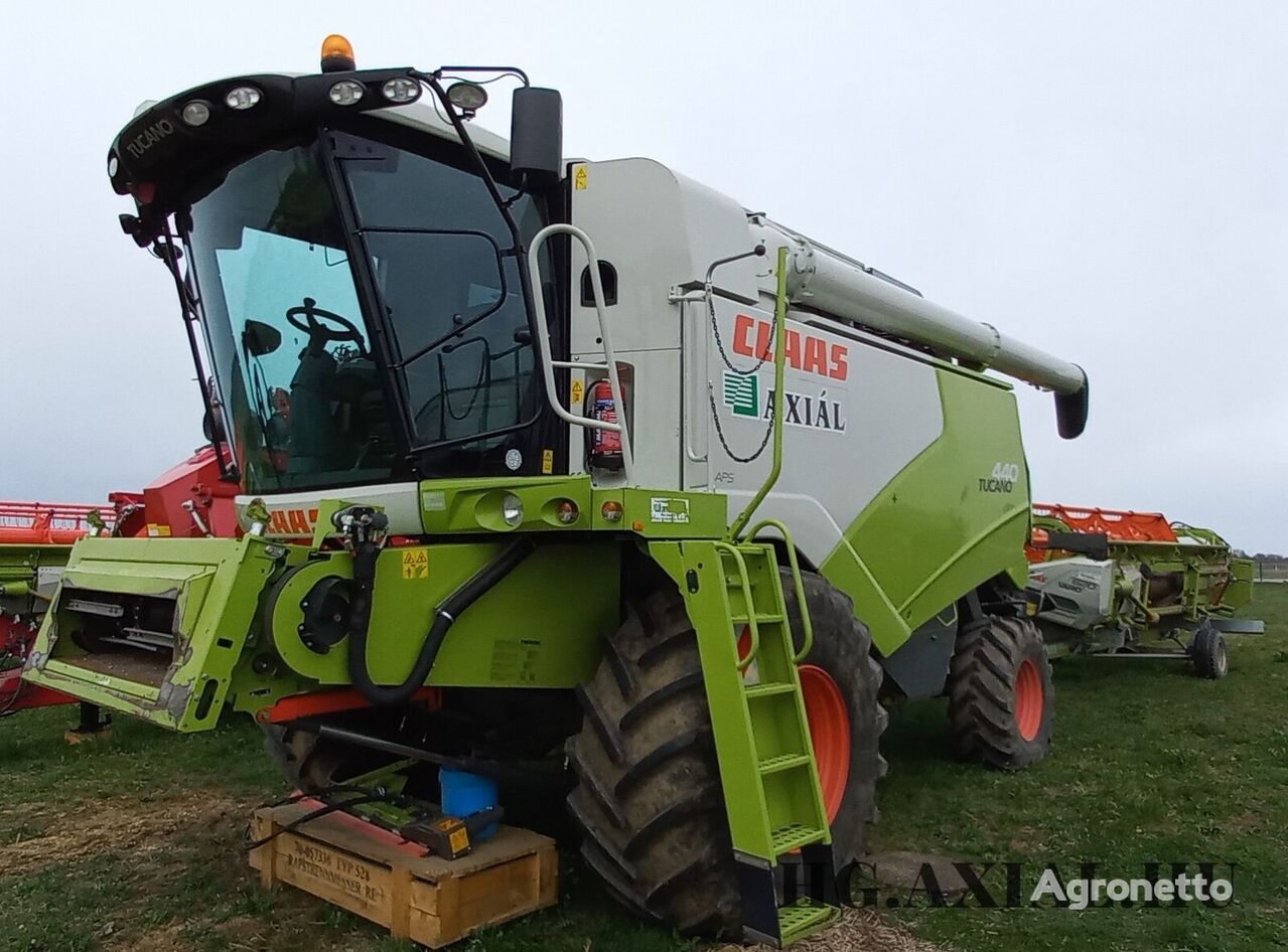 зърнокомбайн Claas Tucano 440